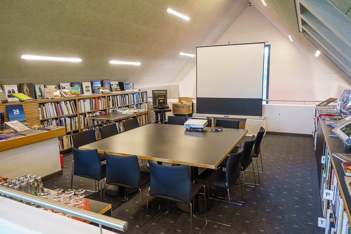 Lesesaal der Bibliothek im Max Hünten Haus in Zingst