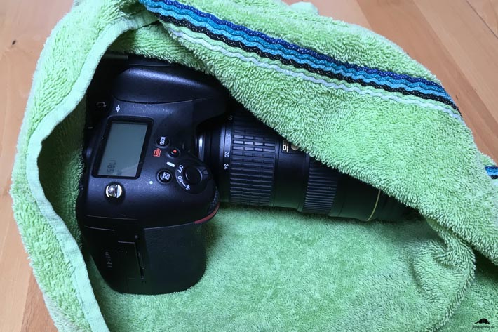 Nikon D800 im Handtuch