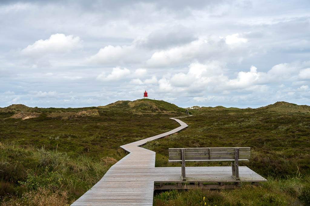 Der Bohlenweg zum Leit- und Quermarkenfeuer Norddorf