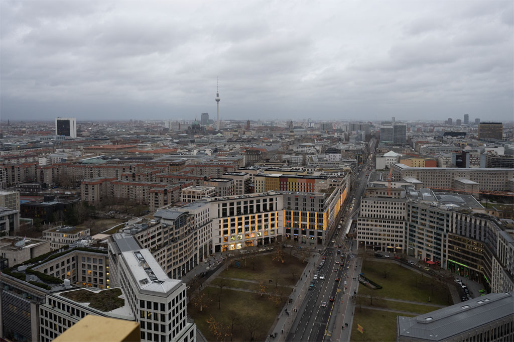 Der Fernsehturm kurz vor der Blauen Stunde