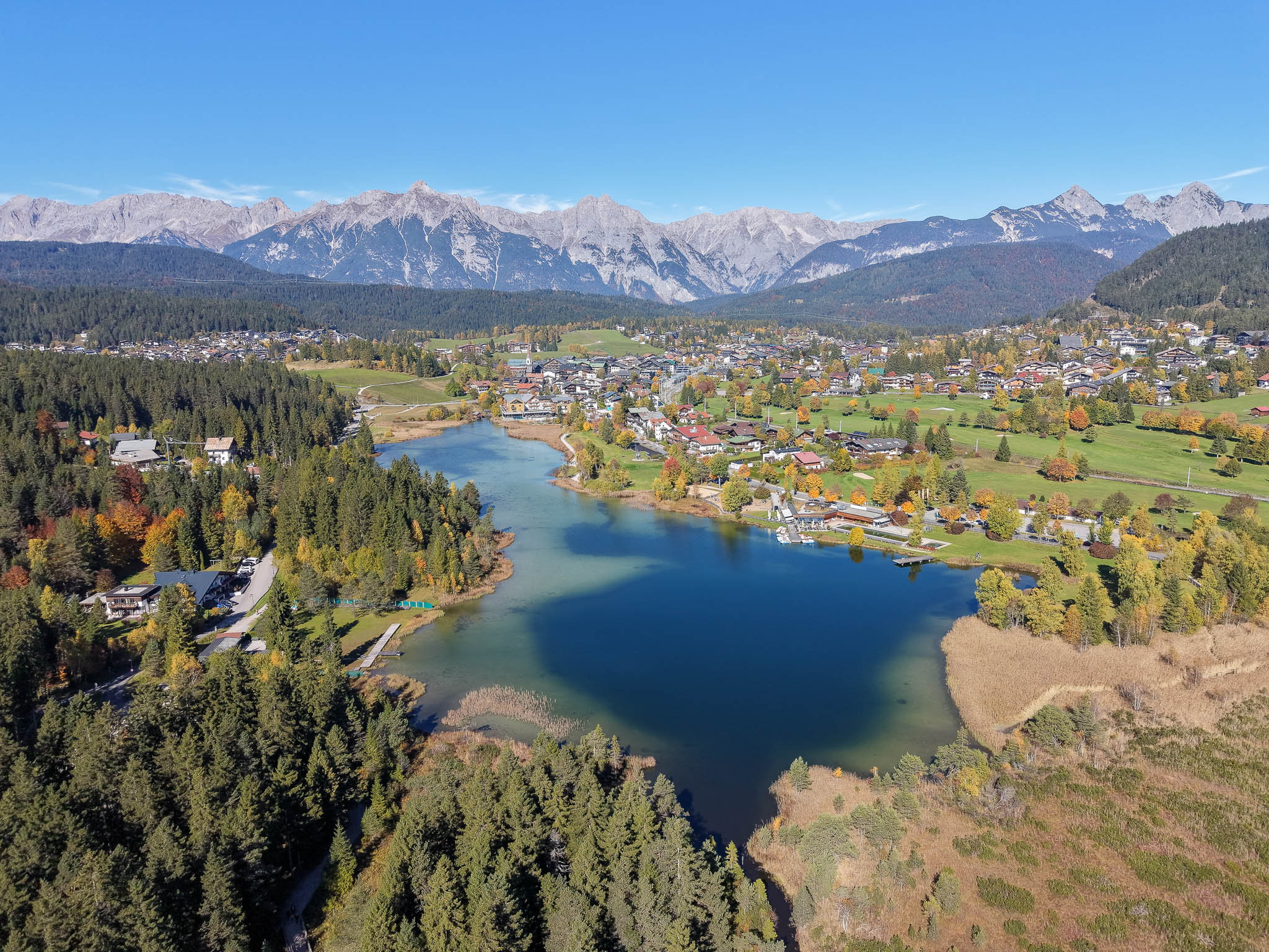 Luftfoto vom Wildsee in Seefeld aus der DJI Mini 5 Pro