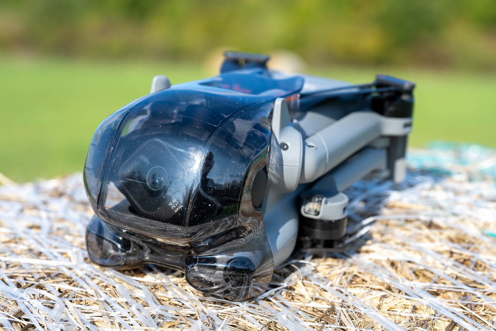 Die DJI Mini 5 Pro mit aufgesetzter Gimbal-Abdeckung