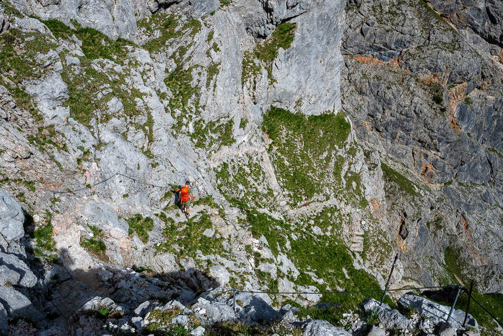 Felsige und seilversicherte Passage beim Abstieg nach Maria Alm