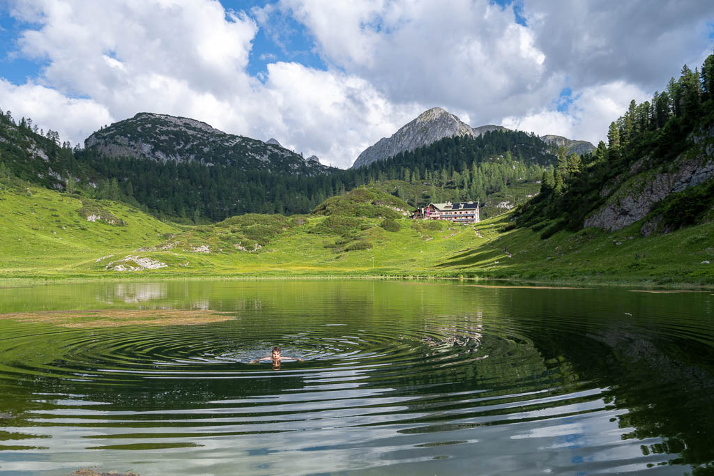 Matti beim Baden im kalten Funtensee