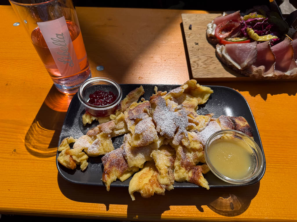Brotzeit und Kaiserschmarrn im Riemannhaus