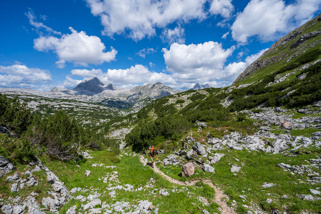 Wegmarkierung im felsigen Gelände am Viehkogel