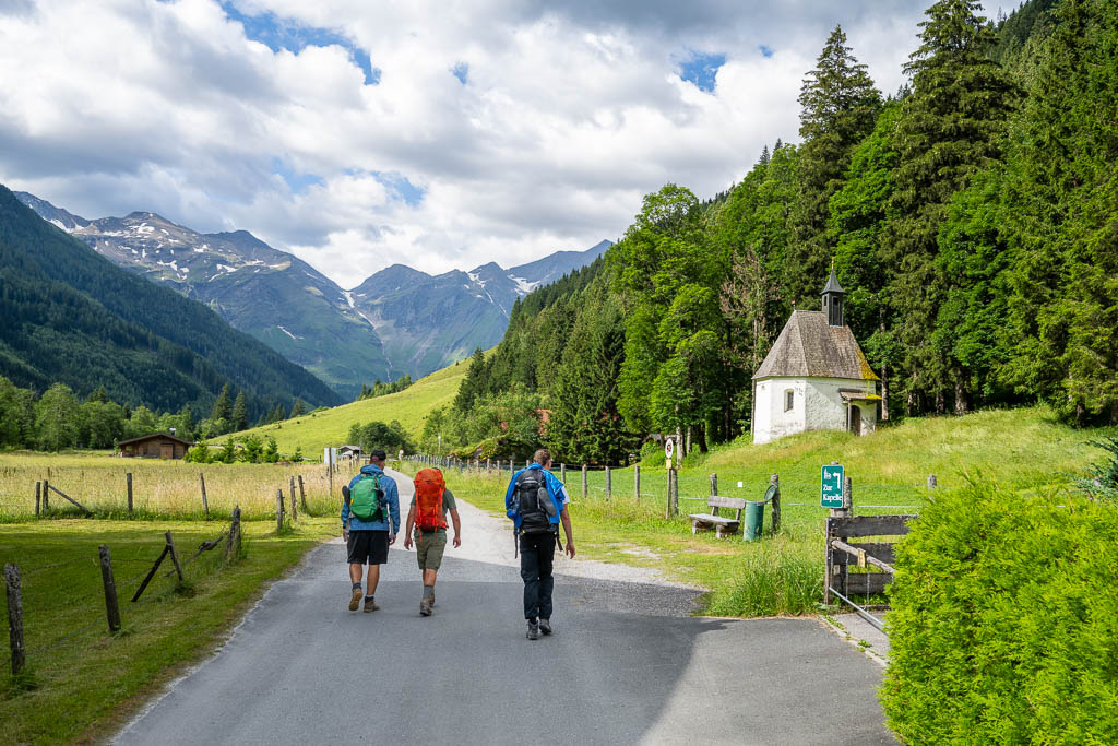 Breiter Wanderweg durch das Käfertal von Ferleiten zur Trauneralm