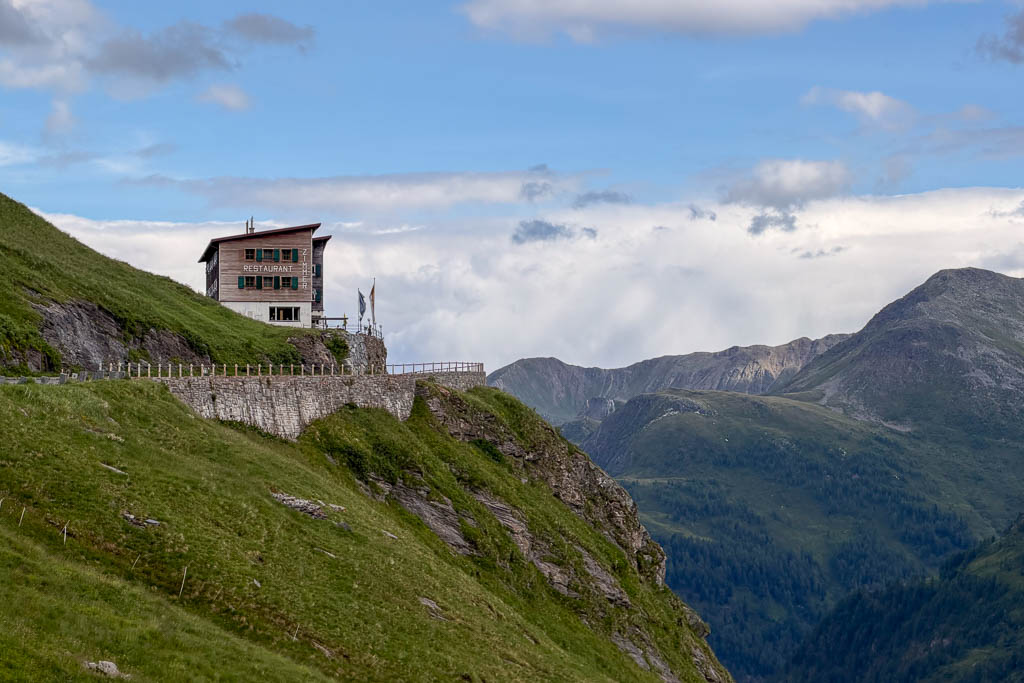 Karl-Volkert-Haus oberhalb der Großglockner-Hochalpenstraße