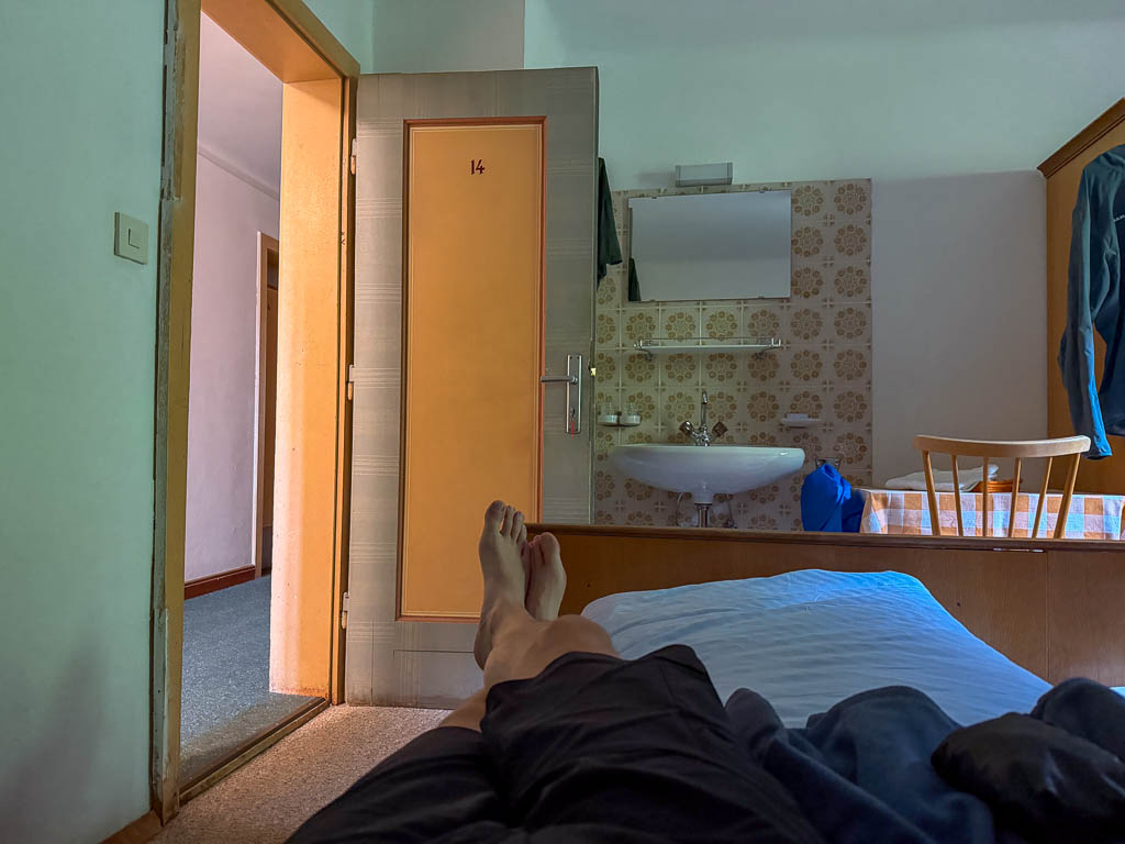 Waschbecken im Zimmer des Karl-Volkert-Hauses