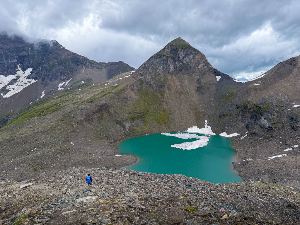 Blick auf den Pfandlschartensee in der Hochgebirgslandschaft