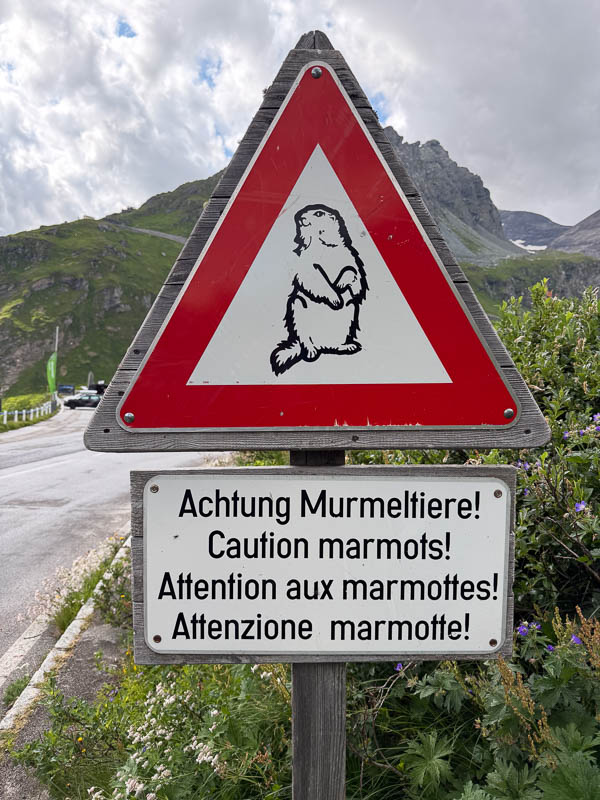 Warnschild auf dem Weg zum Karl-Volkert-Haus