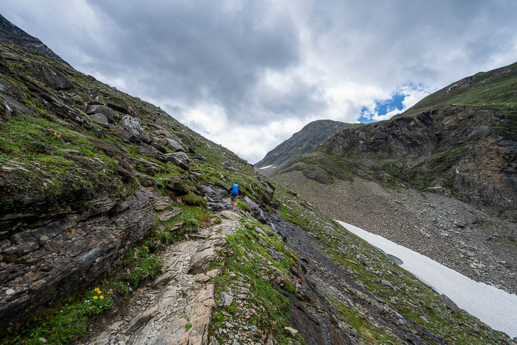 Felsiger Wanderweg beim Aufstieg zur Unteren Pfandlscharte