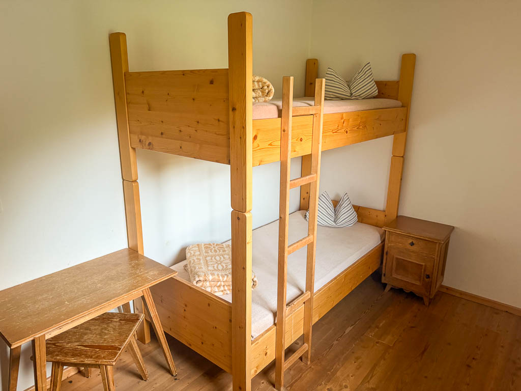 Ein eigenes Zimmer im Alpenvereinshaus in Innervillgraten.