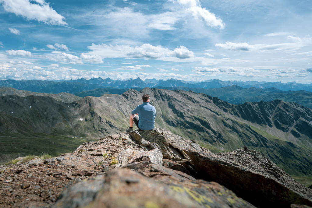 Weitreichendes 360-Grad-Bergpanorama vom Gipfel des Großen Degenhorns.
