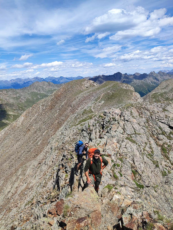 Schmaler Grat auf dem letzten Abschnitt zum Gipfel des Großen Degenhorns.