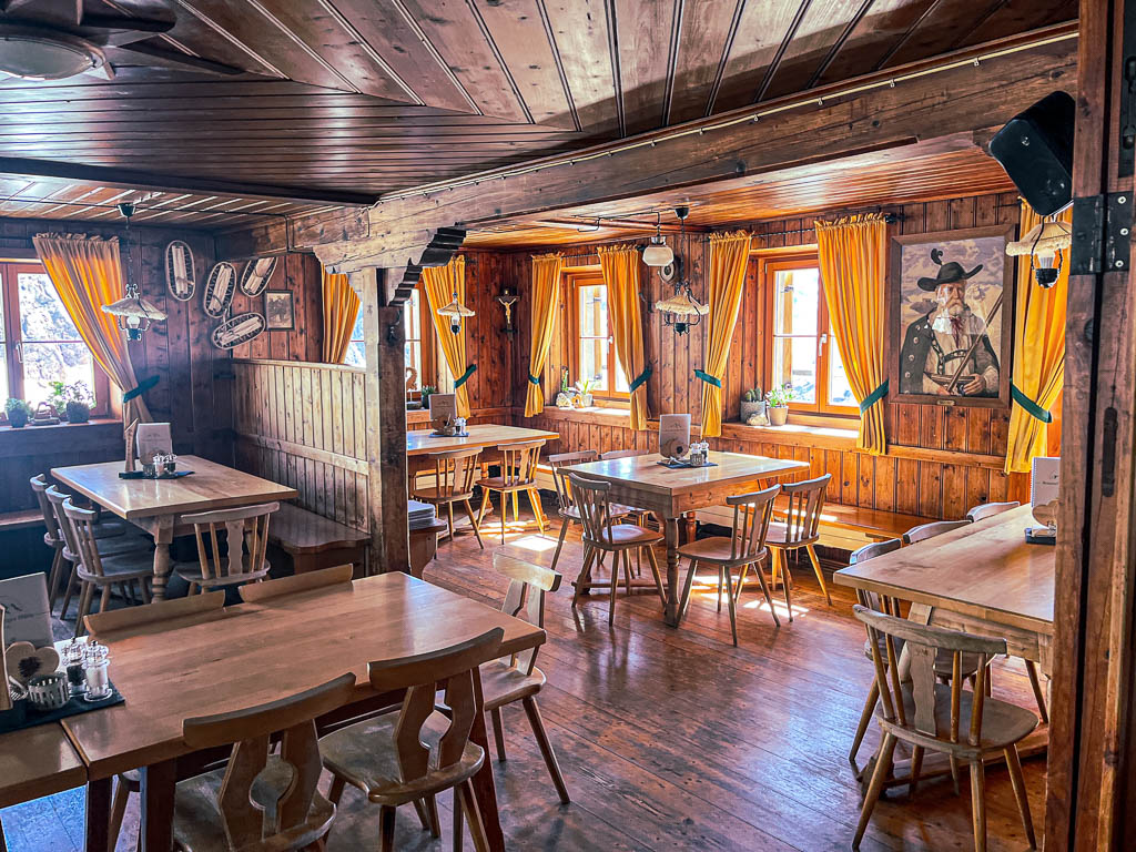 Gastraum der Braunschweiger Hütte