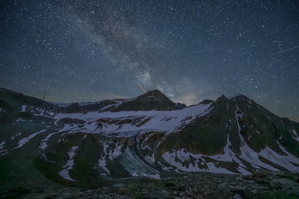 Milchstraße über dem Gletscher an der Braunschweiger Hütte