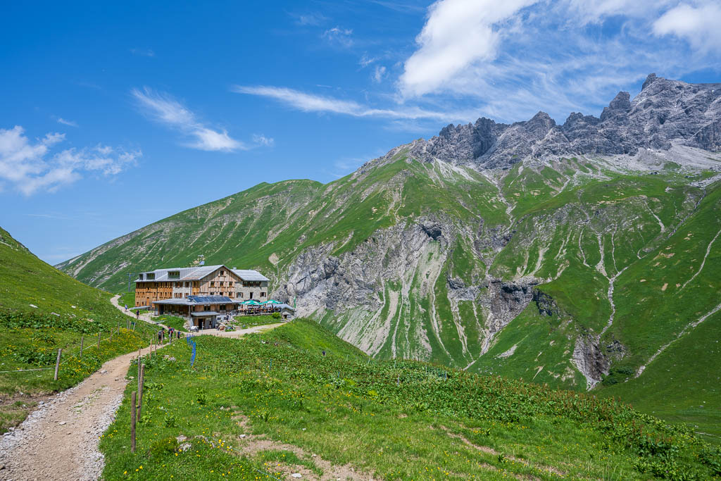 Wanderweg an der Kemptner Hütte