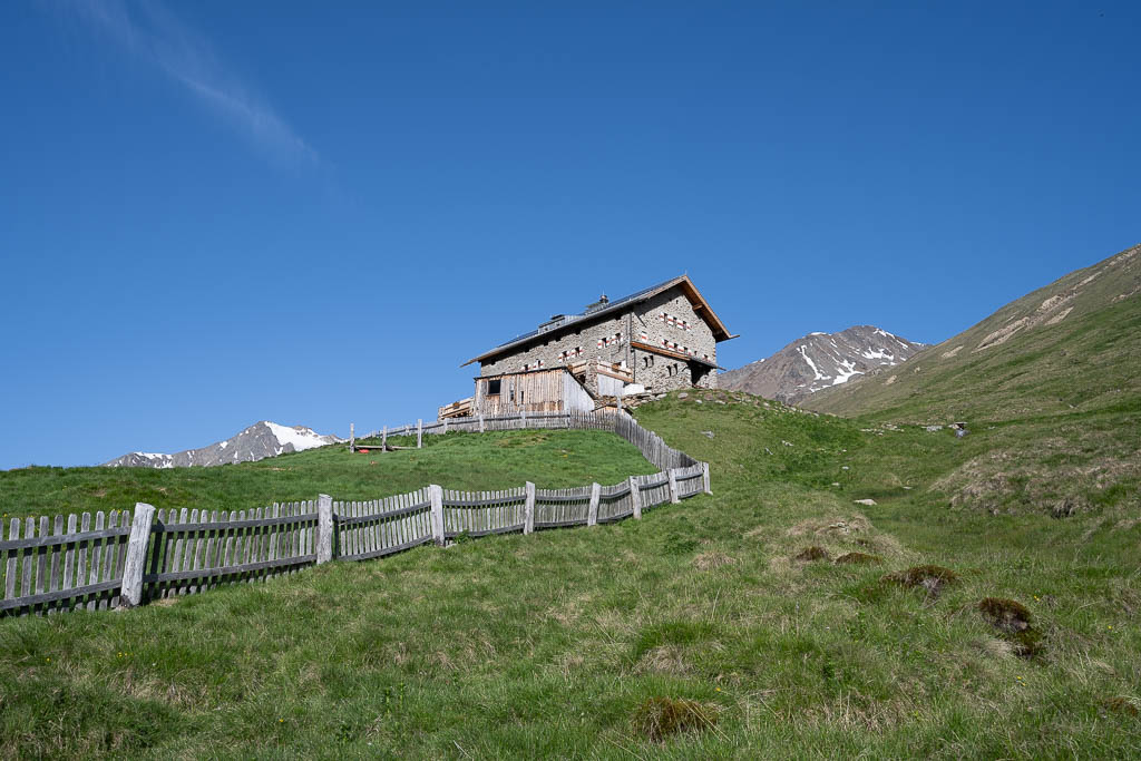 Blick zur Martin-Busch-Hütte