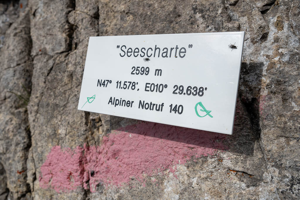 Gipfelschild Seescharte auf 2599m