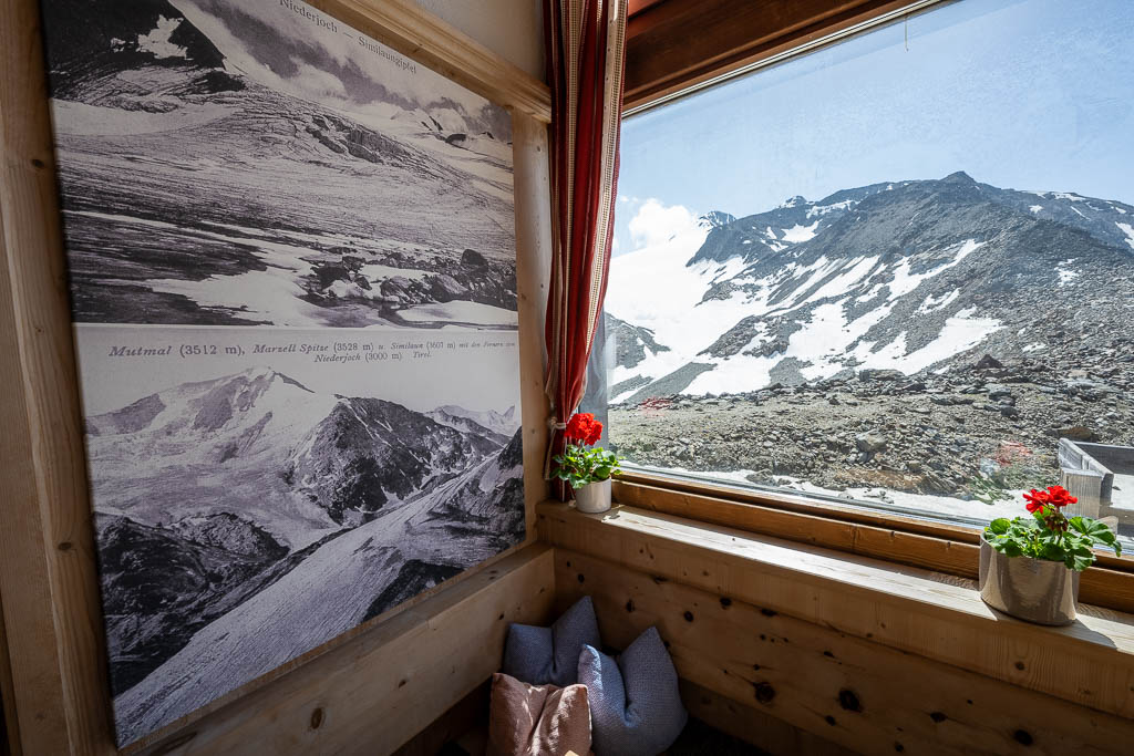 Blick aus der Similaunhütte zum Gipfel des Similaun