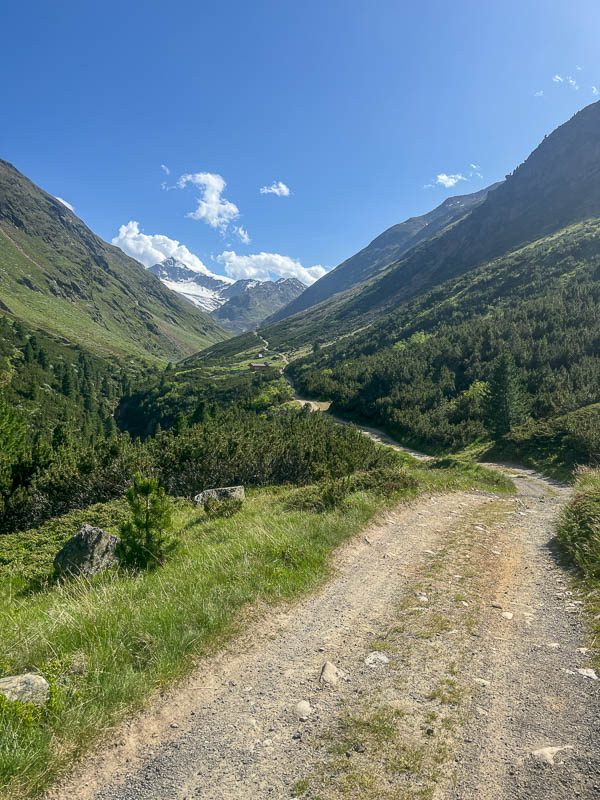 Wanderweg zur Martin-Busch-Hütte