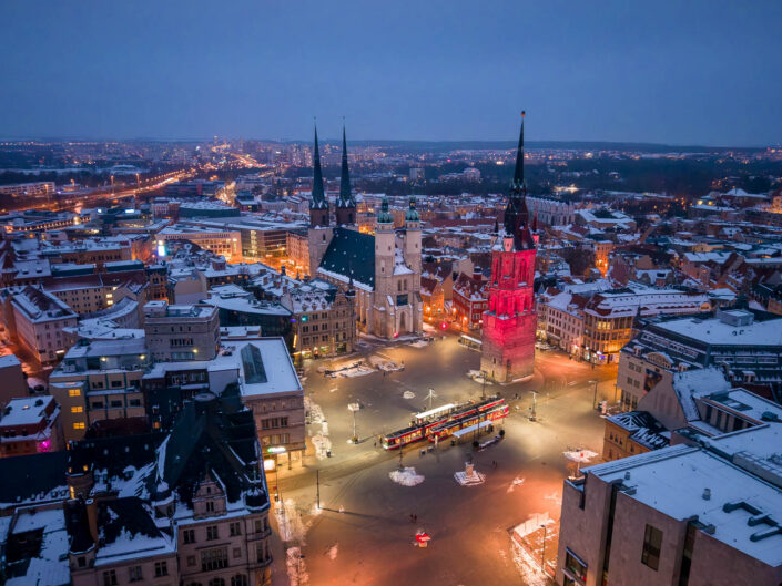Marktplatz mit Roten Turm