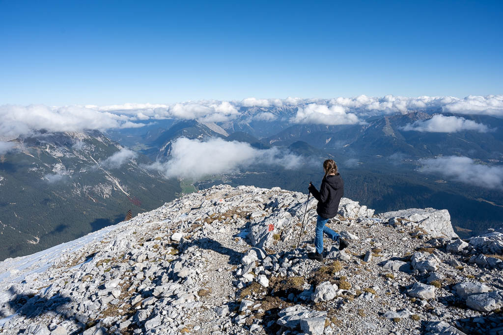 Steiler Abstieg mit Kind von der Hohen Munde