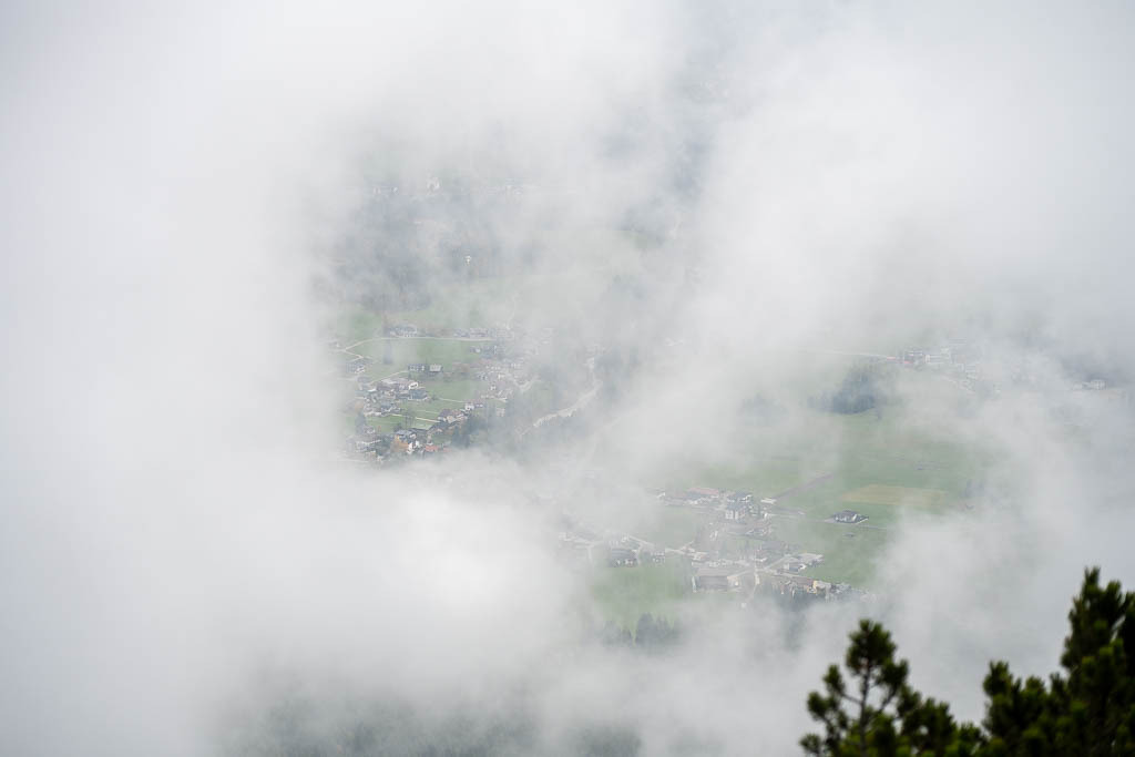 Blick durch die Wolken ins Inntal