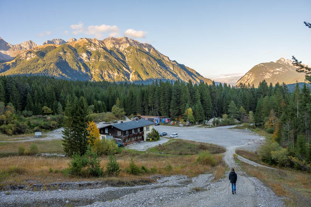 Blick auf den Parkplatz am Mundestadl