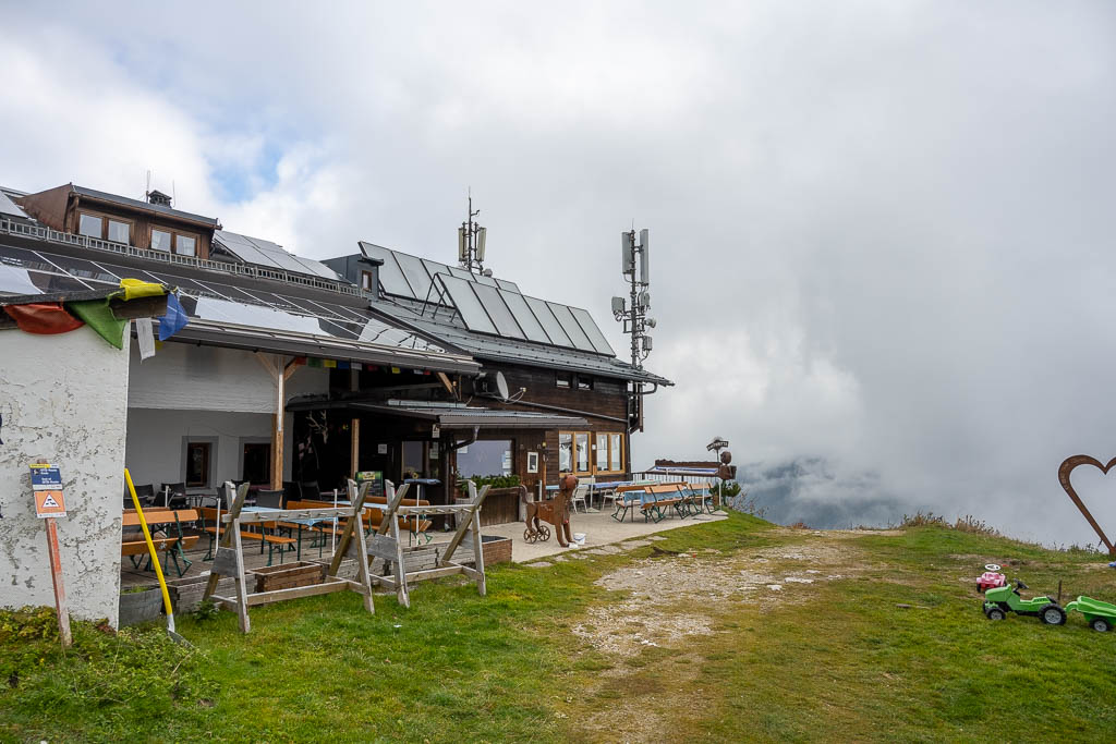 Die Rauthhütte am Morgen in den Wolken