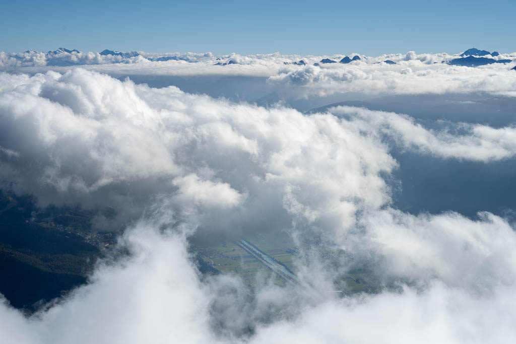 Blick durch die Wolken ins Inntal