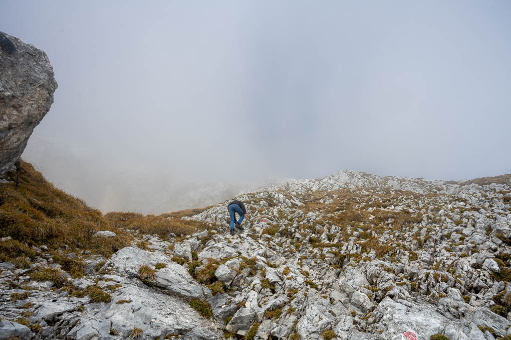 Der steile Aufstieg zur Hohen Munde über die Felsen