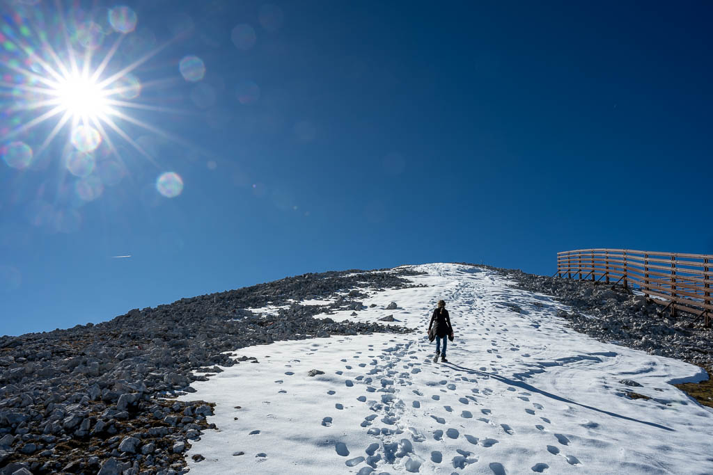 Die letzten Schritt im Schnee zum Gipfel der Hohen Munde