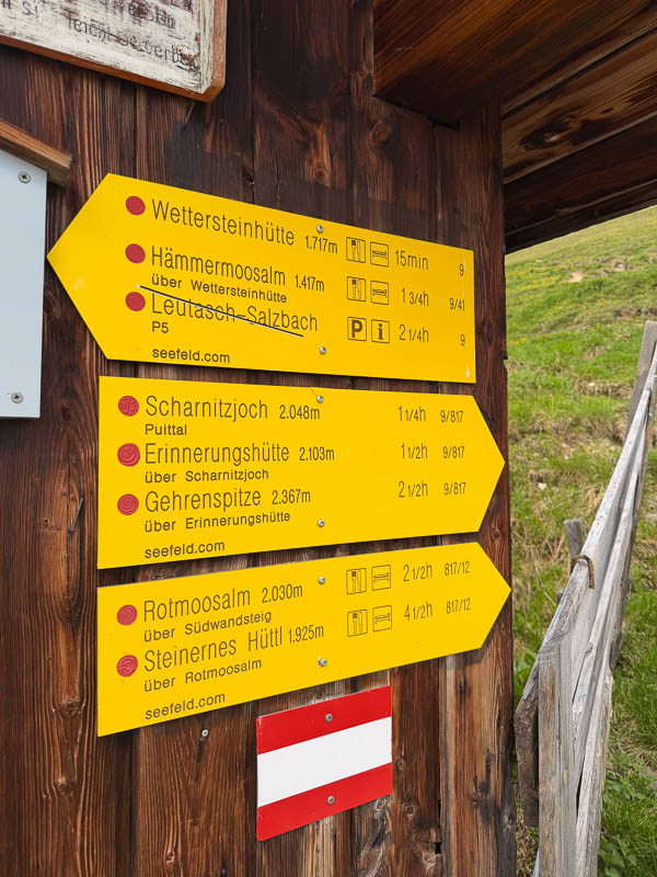 Wegweiser an der Wangalm zur Gehrenspitze