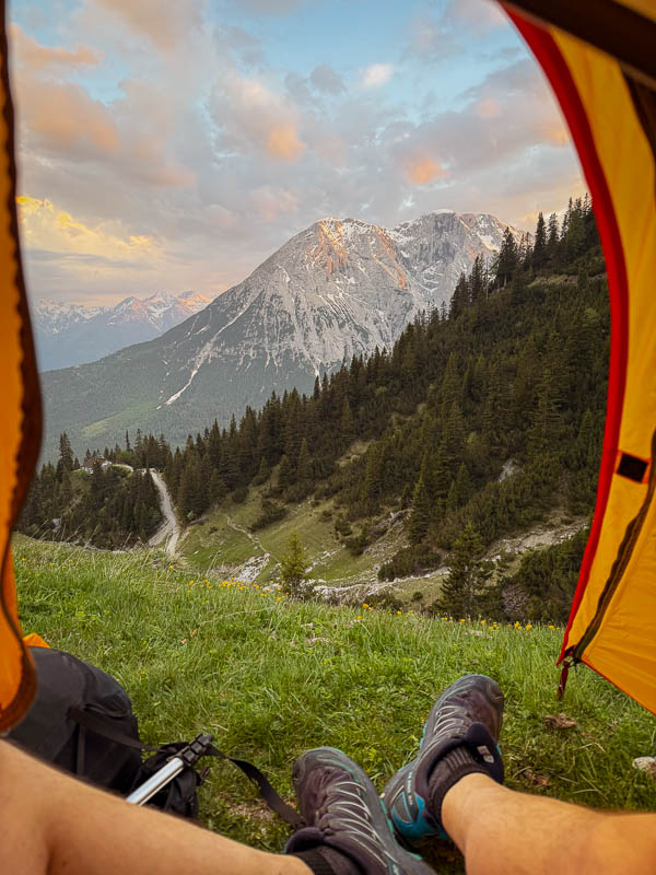 Blick aus dem Zelt auf die Hohe Munde