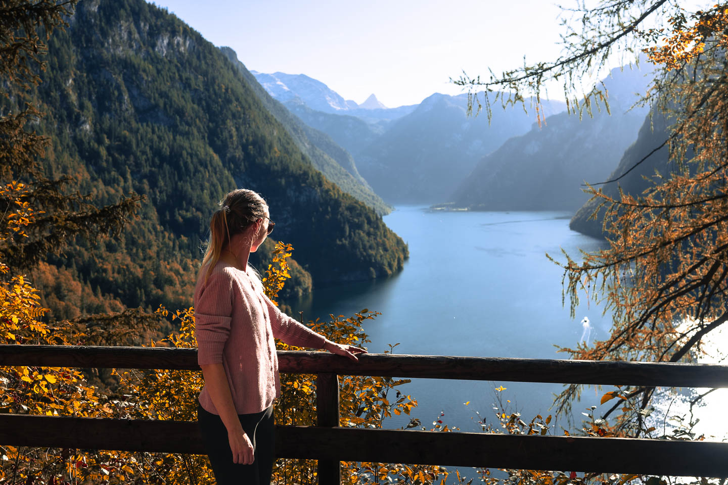 Meine Frau am Königsee im Herbst, fotografiert mit dem NIKKOR Z 35mm f/1.8 S