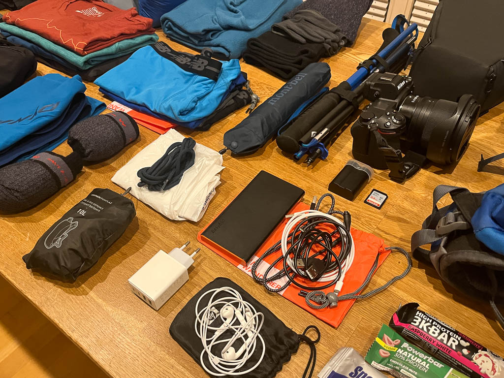 Nötiges Zubehör für eine Alpenüberquerung, was im Rucksack nicht fehlen sollte