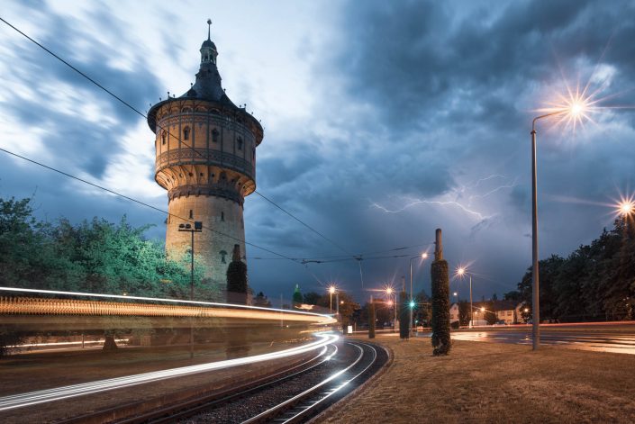 Wasserturm Nord in Halle (Saale) bei Gewitter