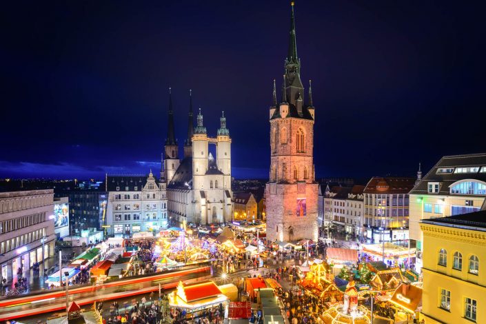 Blick auf den Weihnachtsmarkt in Halle (Saale)