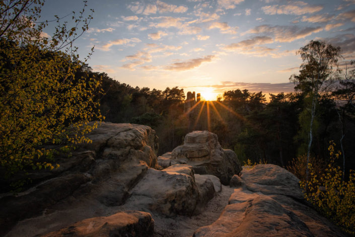 Sonnenuntergang über dem Fünffingerfelsen in den Klusbergen