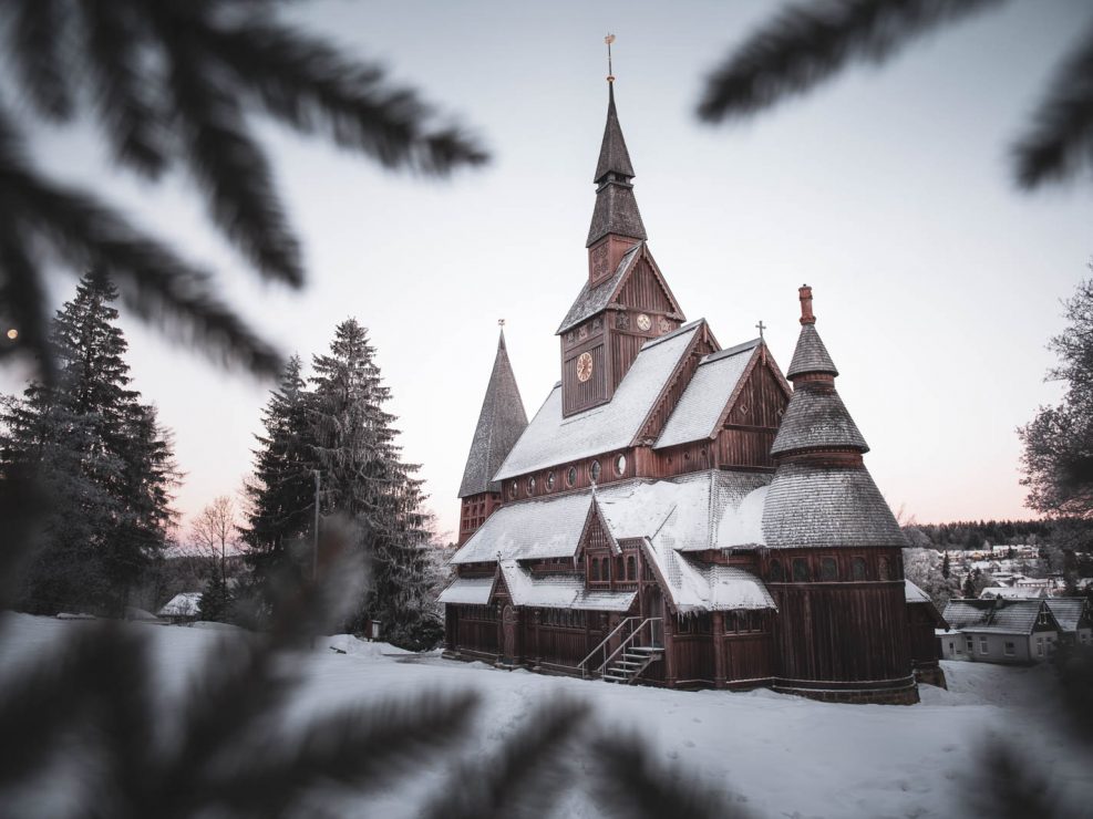 Stabkirche Hahnenklee im Schnee