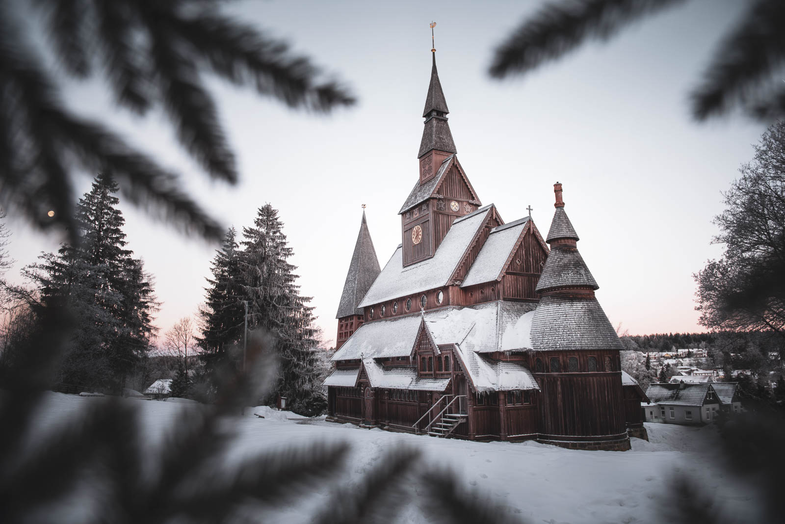 Stabkirche Hahnenklee im Schnee