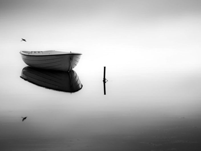 Ein Fischerboot im Salzhaff im Ostseebad Rerik