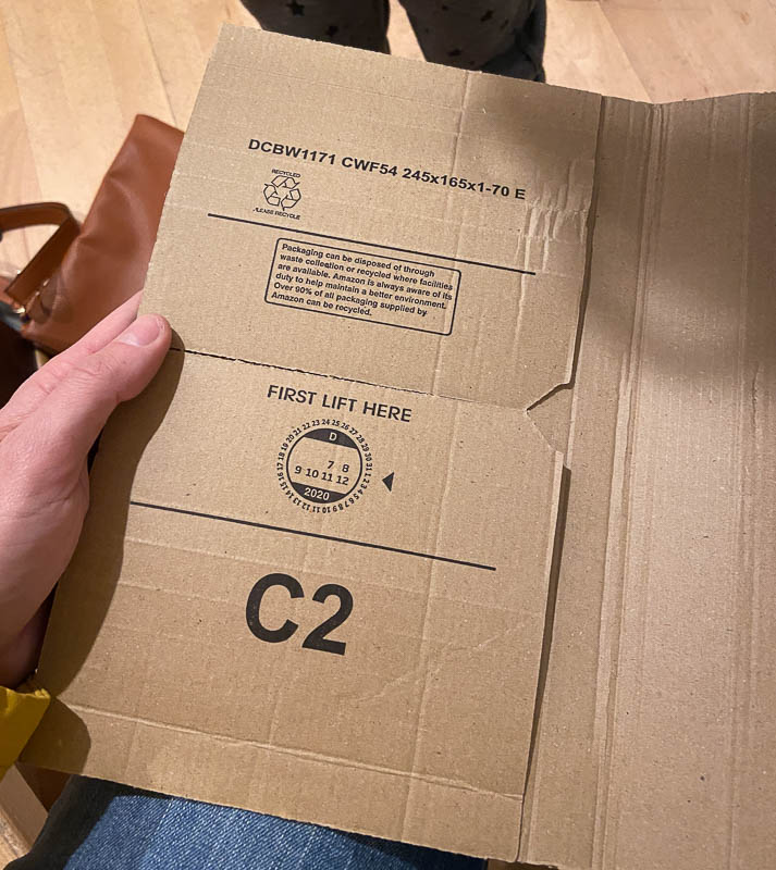 Leeres Amazon-Paket innen