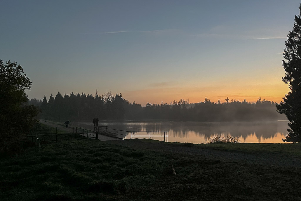 Ankunft am Ziegenberger Teich kurz vor Sonnenaufgang